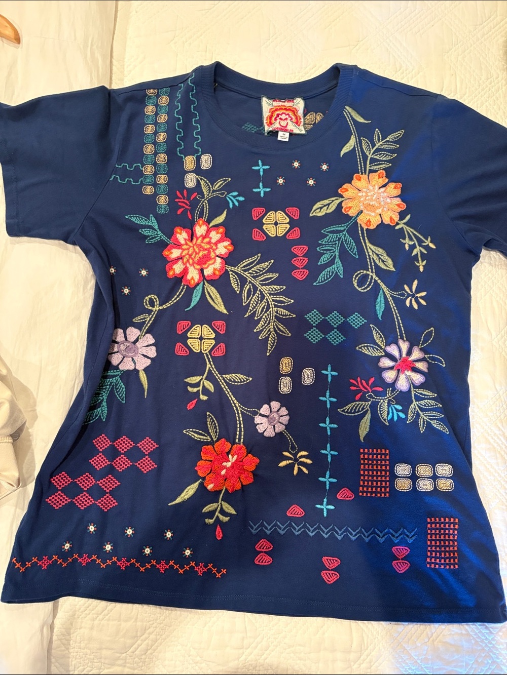 Johnny Was Embroidered Floral royal blue Women’s Crew Neck Tee M Like New!!